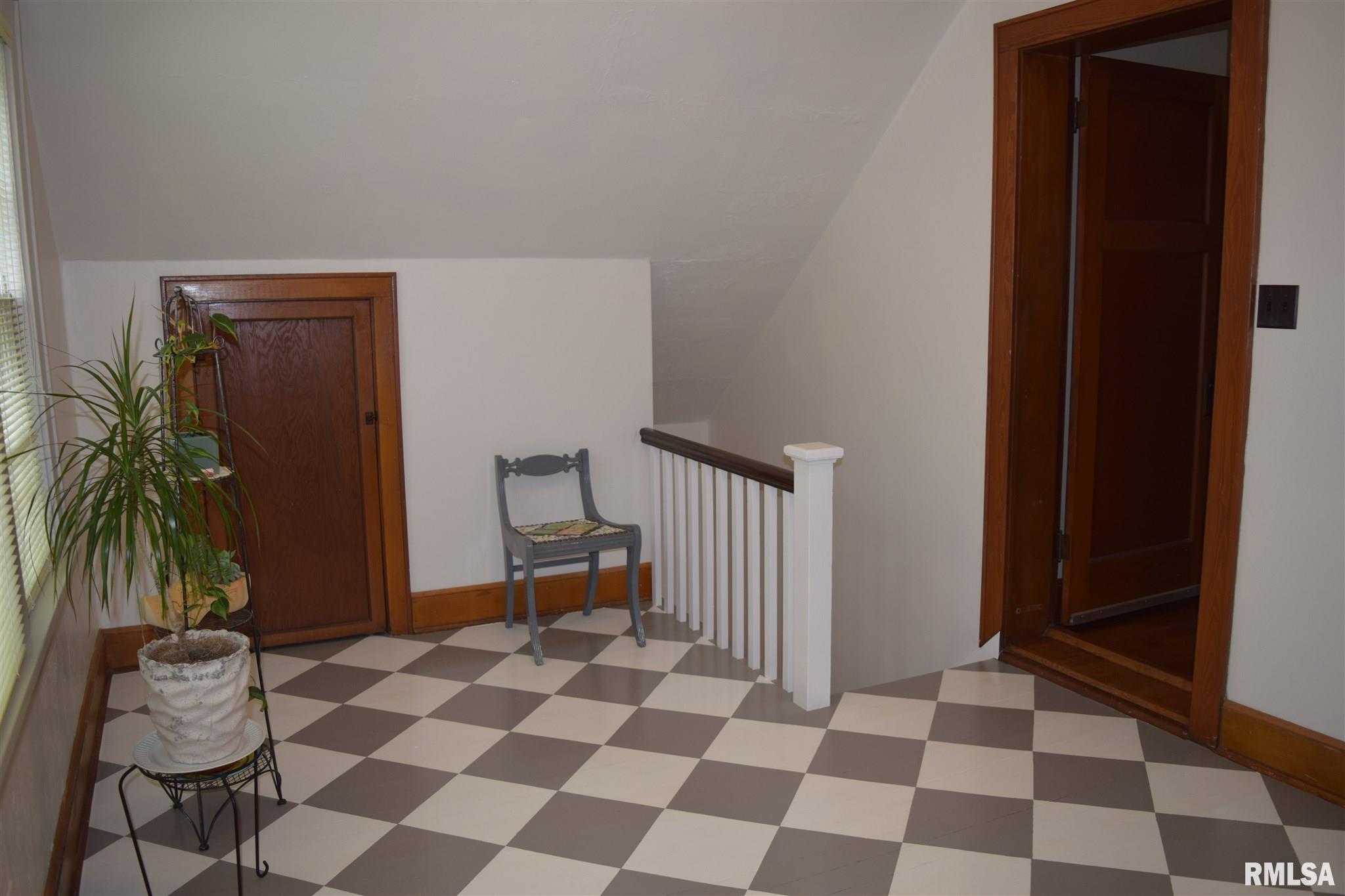 1729 Mound Road Jacksonville, IL 62650 - Photo 26 of 47 Gallery Image 26