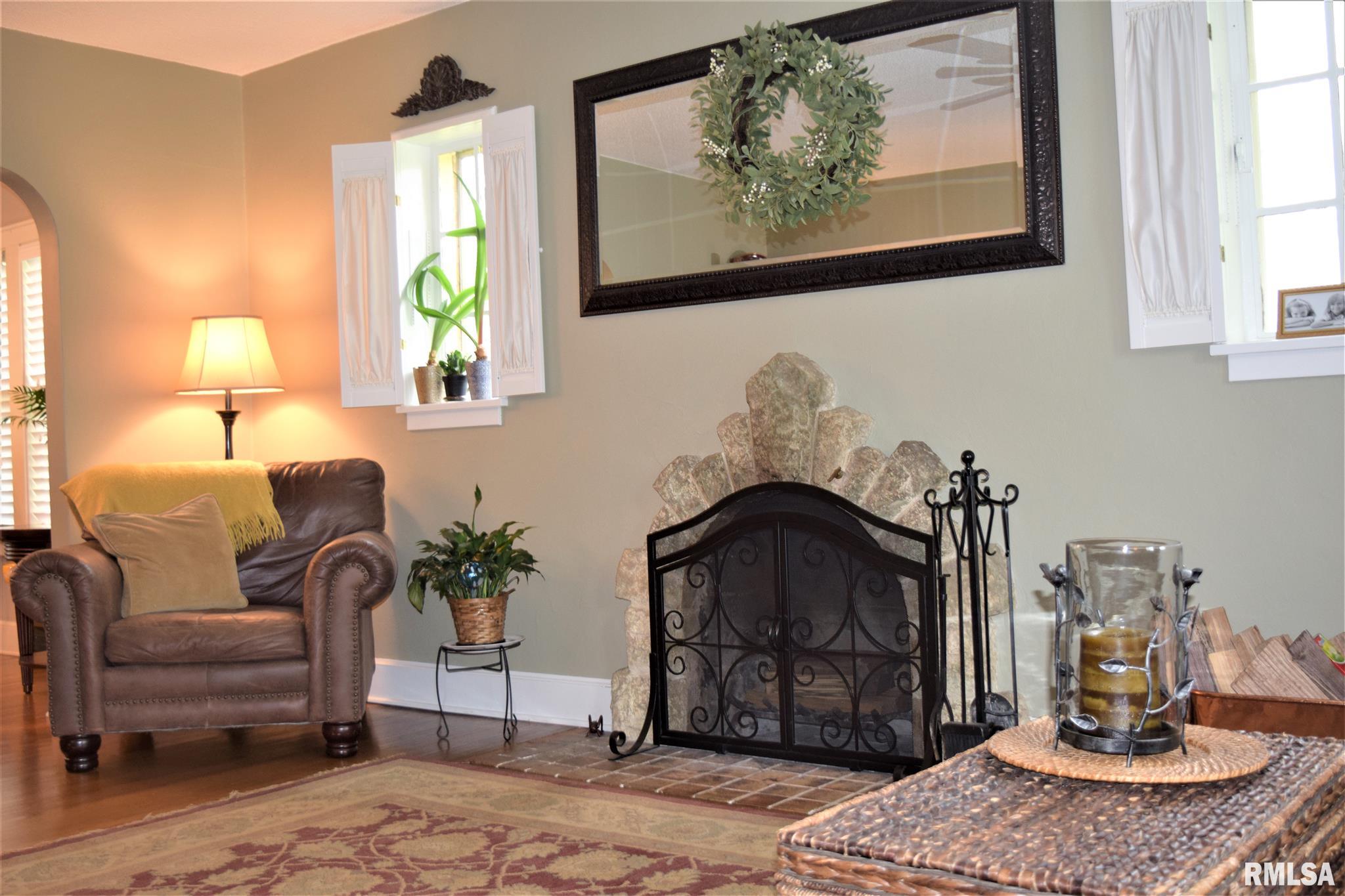 1729 Mound Road Jacksonville, IL 62650 - Photo 4 of 47 Gallery Image 4