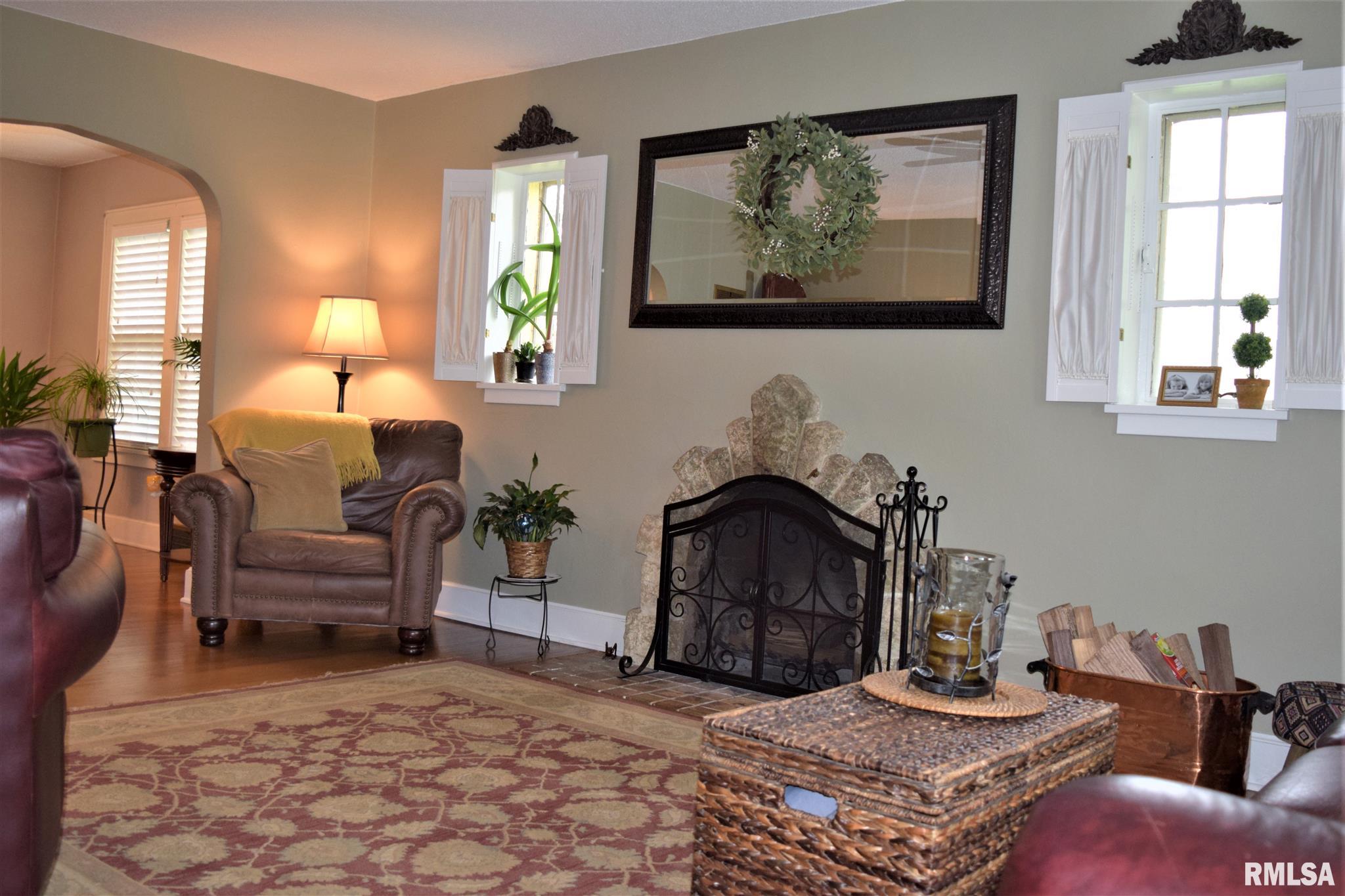1729 Mound Road Jacksonville, IL 62650 - Photo 5 of 47 Gallery Image 5