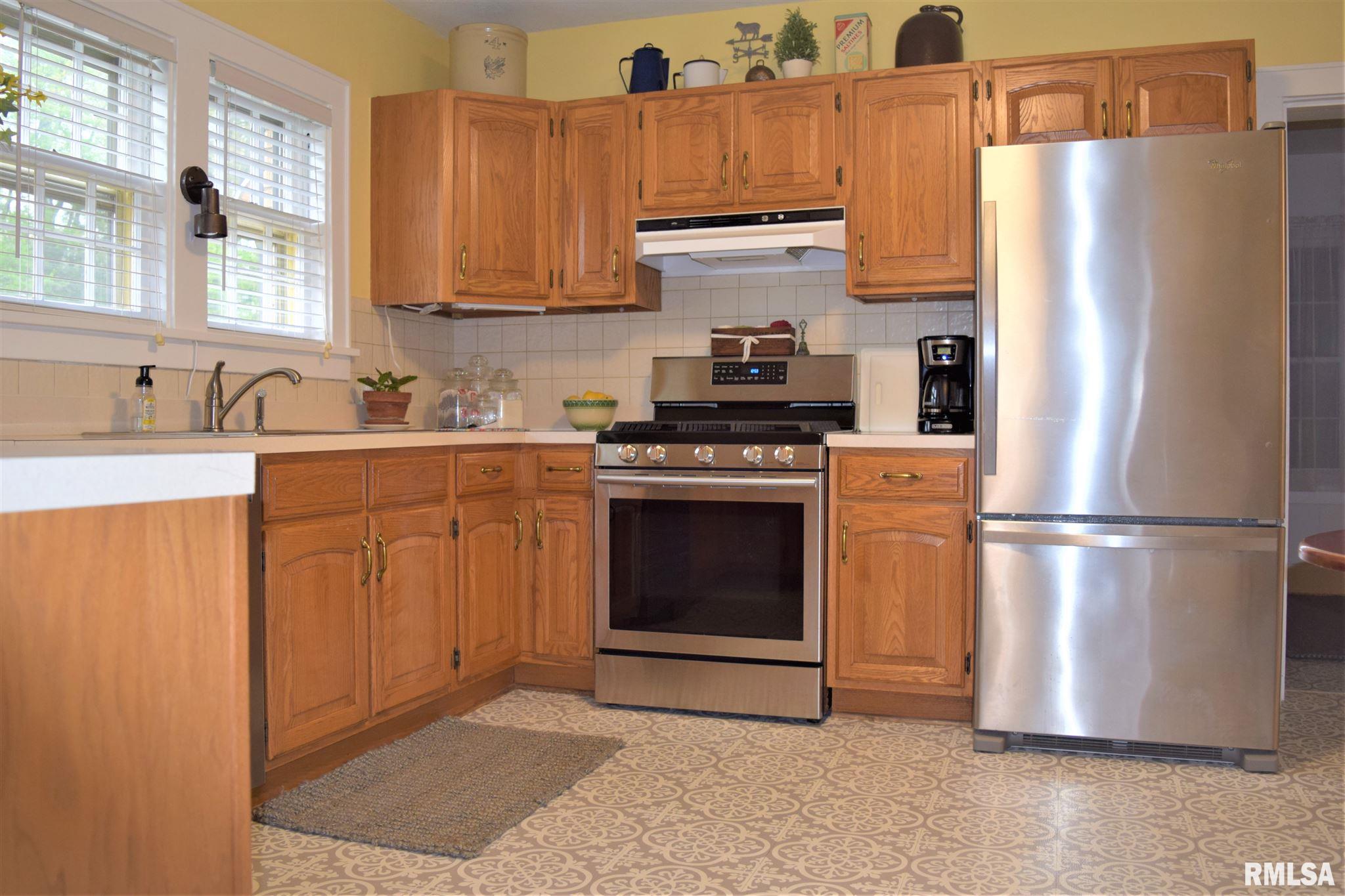 1729 Mound Road Jacksonville, IL 62650 - Photo 10 of 47 Gallery Image 10