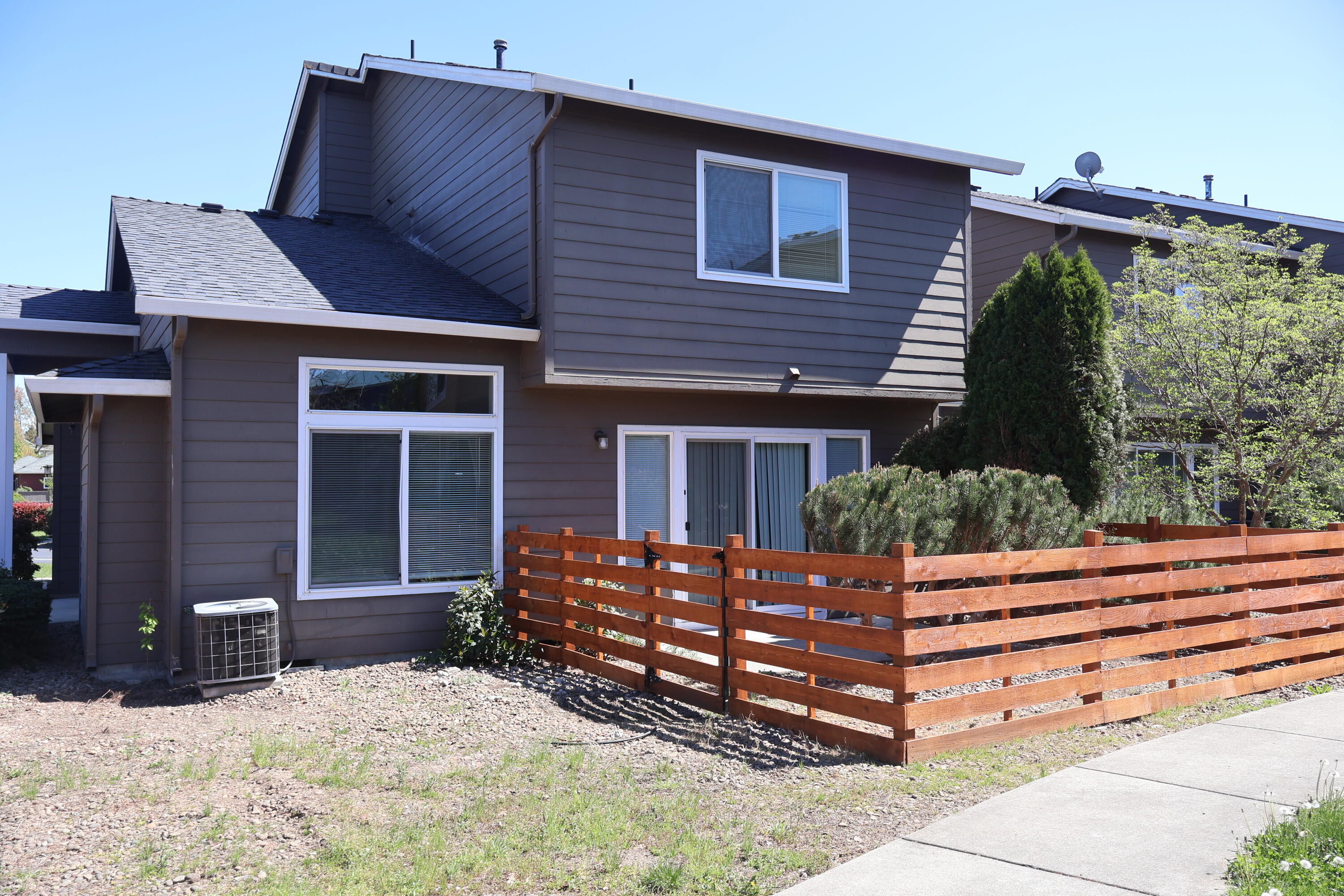 303 Live Oak Loop Central Point, OR 97502 - Photo 18 of 20 28