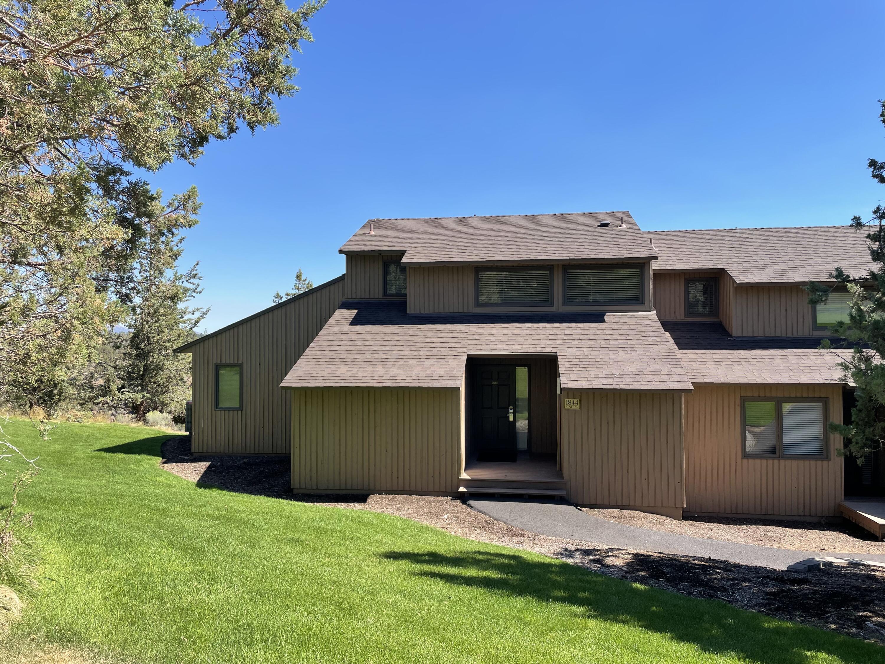 1844 Redtail Hawk Drive, Unit RV55E Redmond, OR 97756 - Photo 1 of 34 IMG_8591