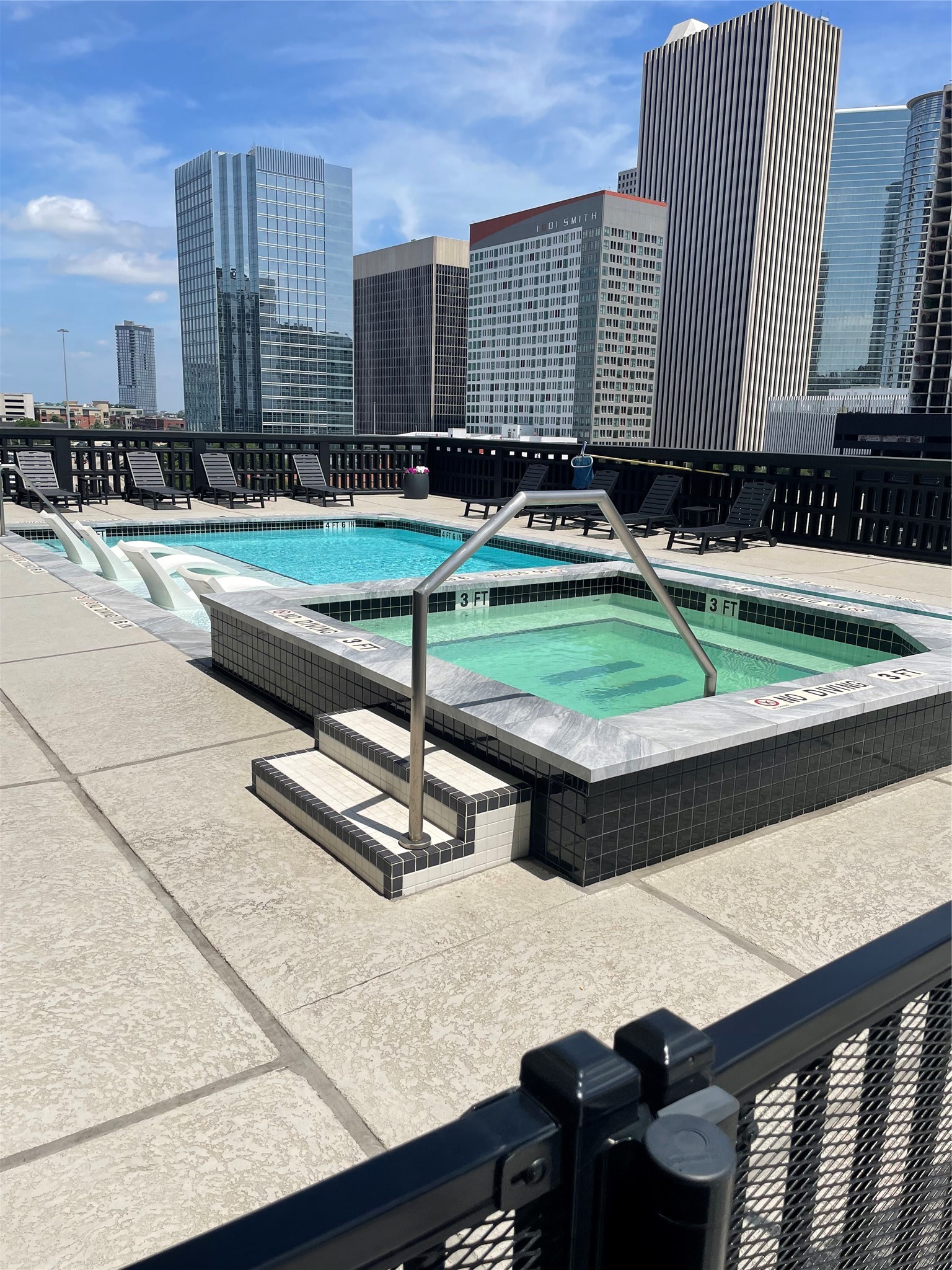 2016 Main Street, Unit 903 Houston, TX 77002 - Photo 19 of 25 Pool 1