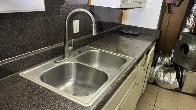 a close view of sink and tap