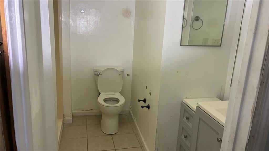 3800 Kensingwood Trace Decatur, GA 30032 - Photo 21 of 58 a bathroom with a shower and toilet