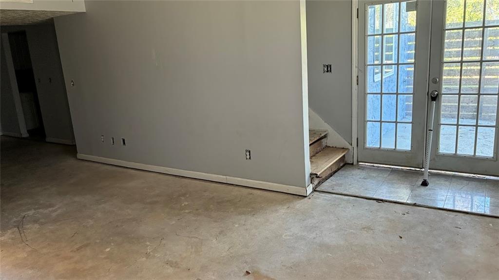 3800 Kensingwood Trace Decatur, GA 30032 - Photo 6 of 58 an empty room with windows