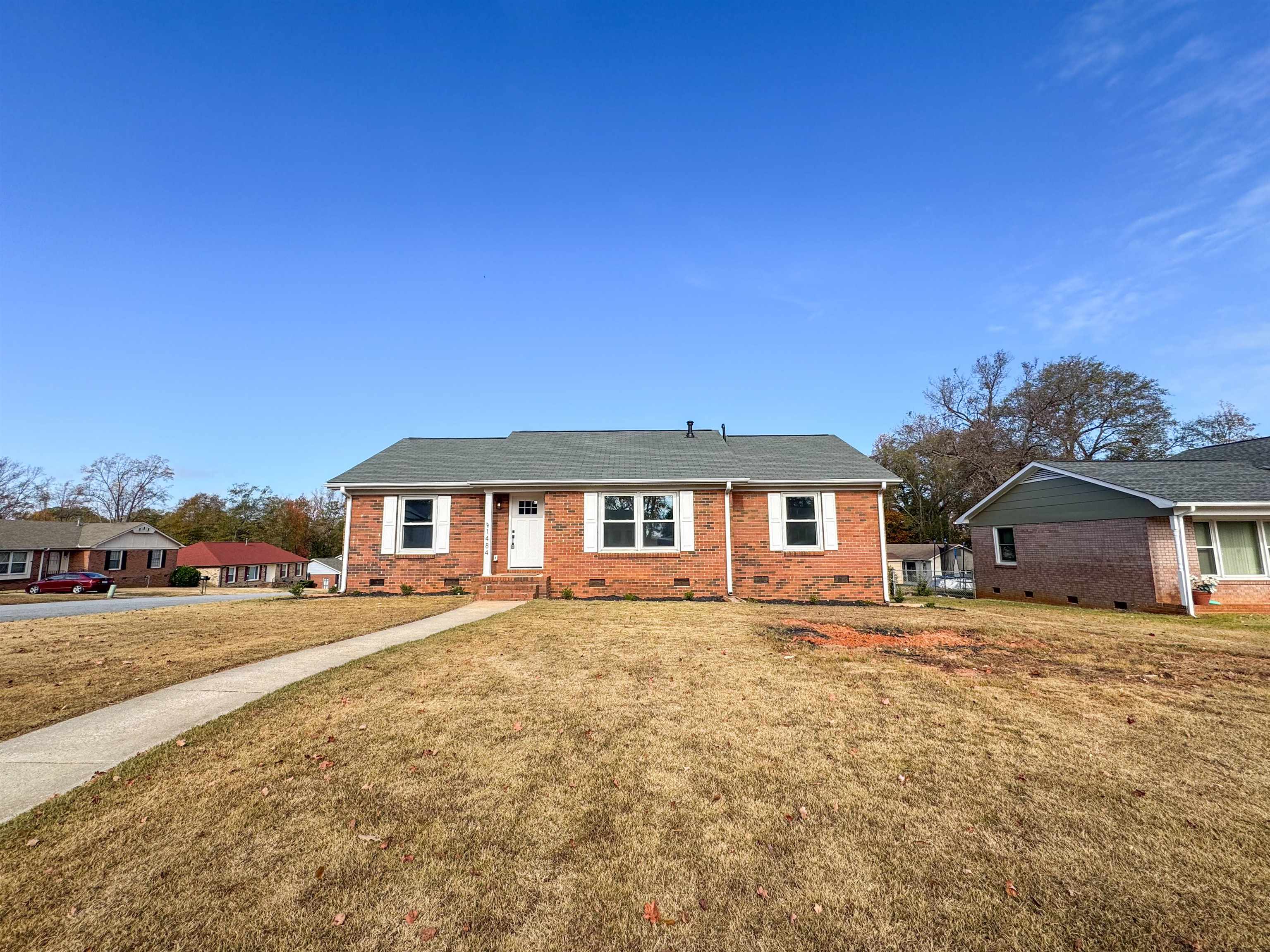 1484 Dover Road Spartanburg, SC 29301 - Photo 2 of 23