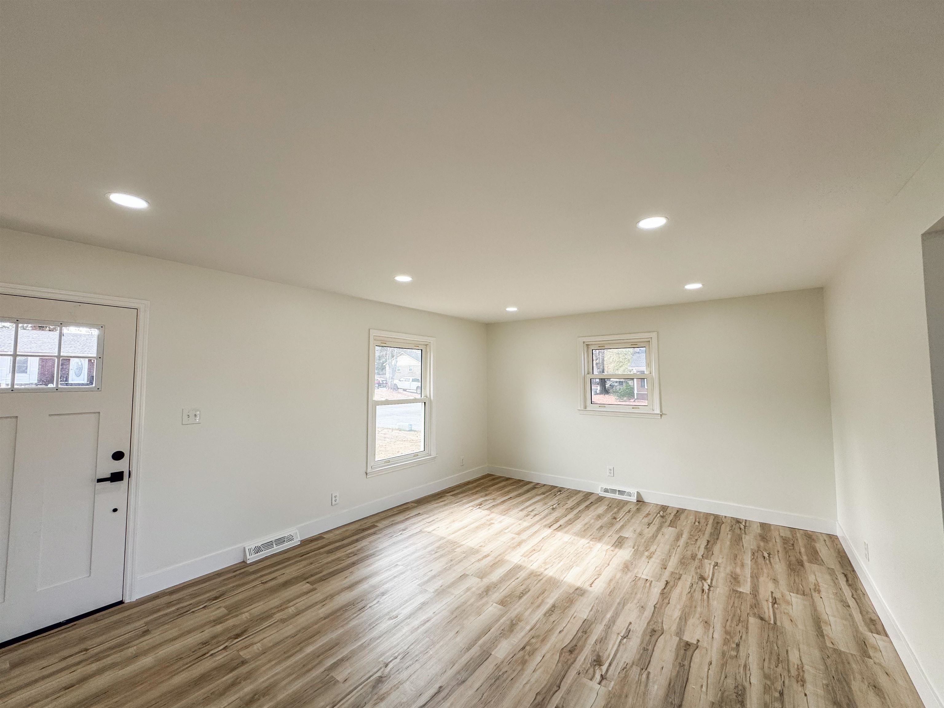 1484 Dover Road Spartanburg, SC 29301 - Photo 4 of 23