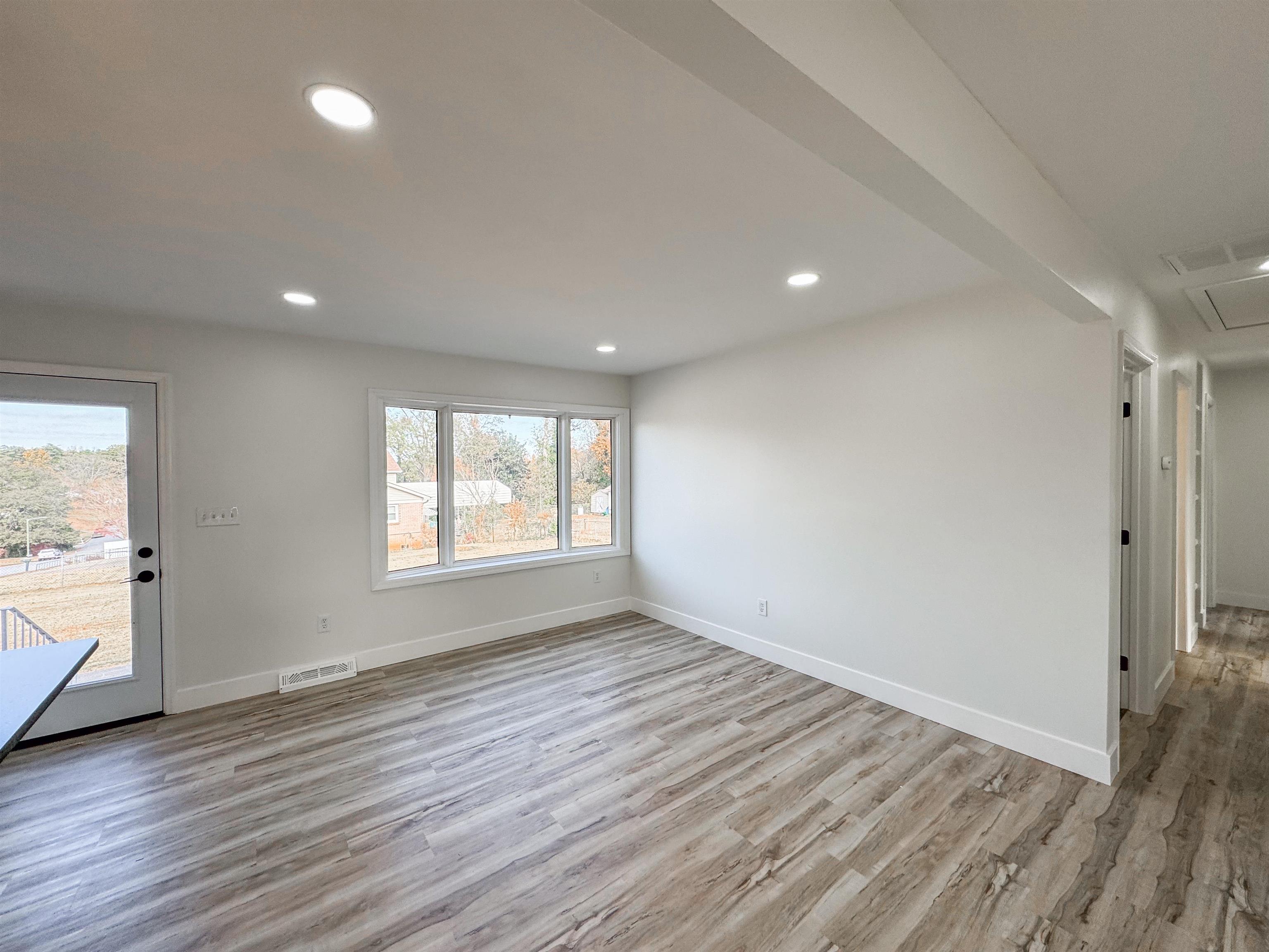 1484 Dover Road Spartanburg, SC 29301 - Photo 6 of 23