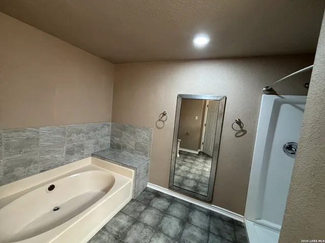 $1,800 | 108 Dobie Boulevard, Cibolo, TX 78108