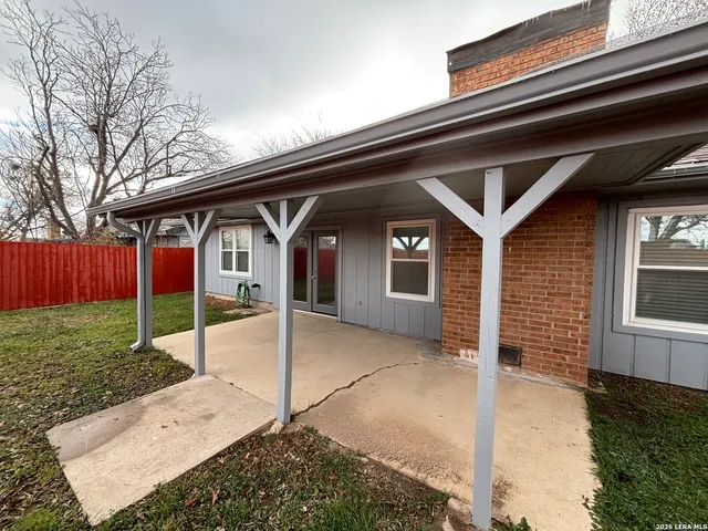 $1,800 | 108 Dobie Boulevard, Cibolo, TX 78108