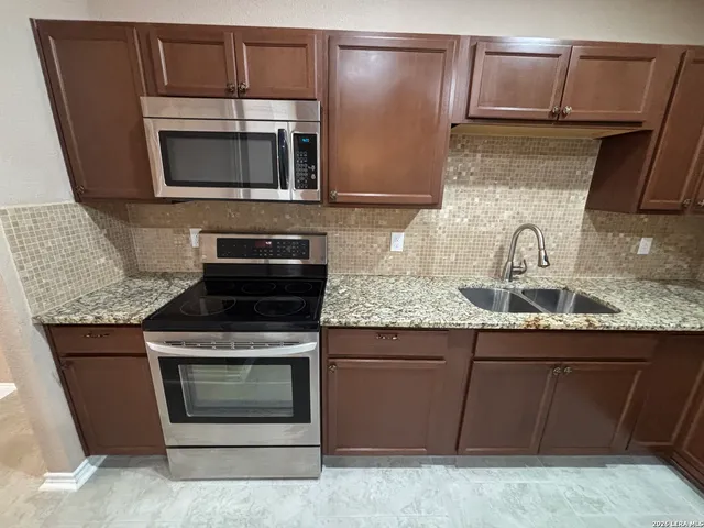 $1,800 | 108 Dobie Boulevard, Cibolo, TX 78108