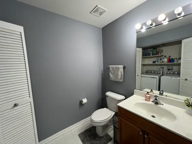 $305,000 | 390 Western Avenue, Unit 706, Des Plaines, IL 60016