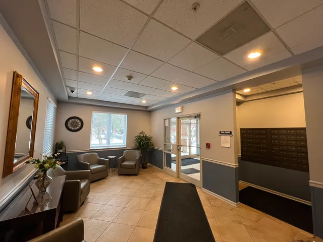 $305,000 | 390 Western Avenue, Unit 706, Des Plaines, IL 60016