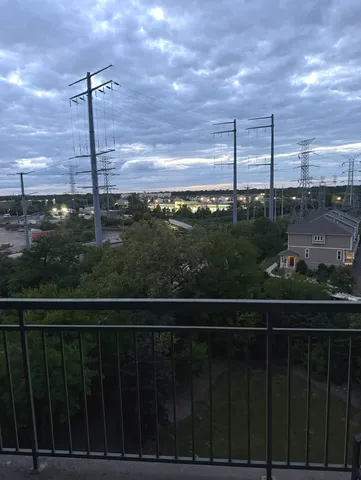 $305,000 | 390 Western Avenue, Unit 706, Des Plaines, IL 60016