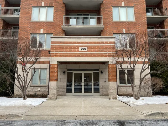 $305,000 | 390 Western Avenue, Unit 706, Des Plaines, IL 60016