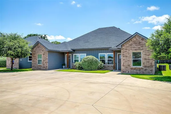 $1,800 | 2708 James Road, Granbury, TX 76049