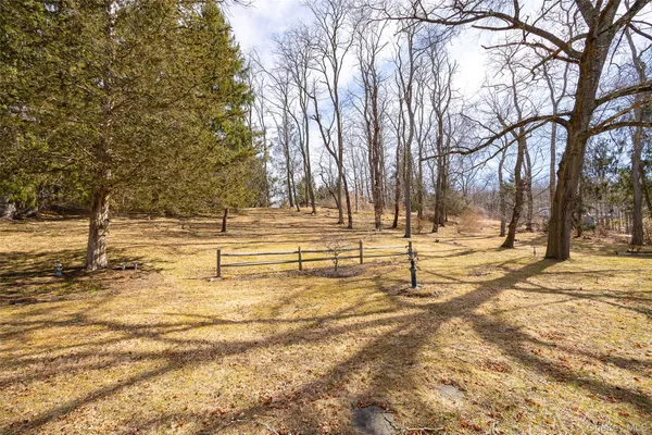 $450,000 | 4 Mc Allister Drive, Pleasant Valley, NY 12569