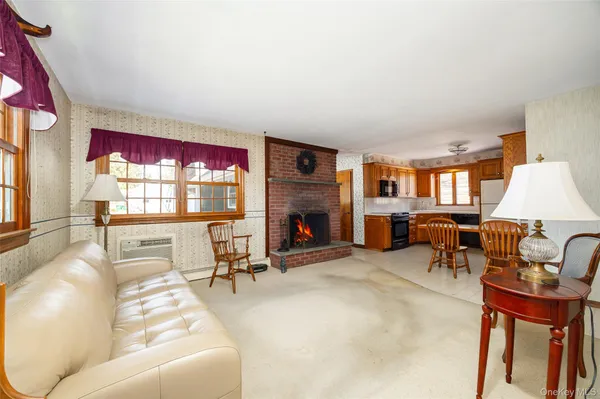 $450,000 | 4 Mc Allister Drive, Pleasant Valley, NY 12569