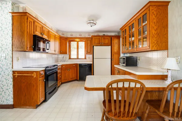 $450,000 | 4 Mc Allister Drive, Pleasant Valley, NY 12569