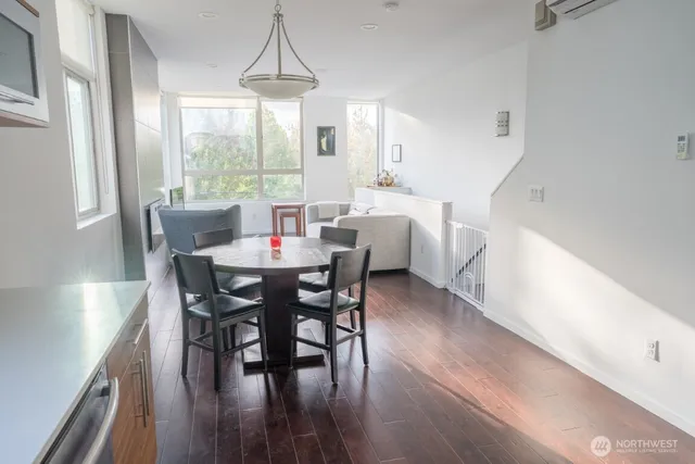 $4,350 | 206 22nd Avenue, Unit A, Seattle, WA 98122