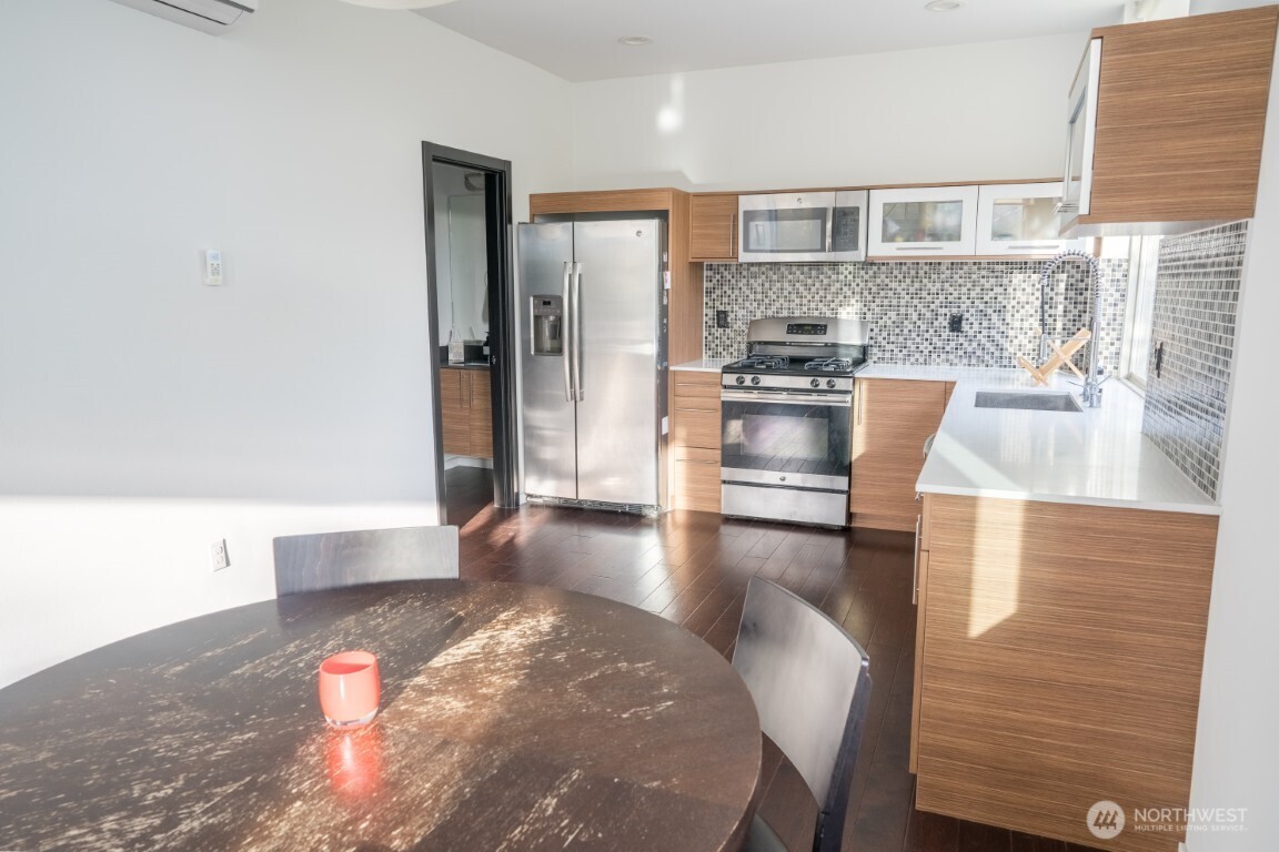 206 22nd Avenue, Unit A Seattle, WA 98122 - Photo 15 of 37