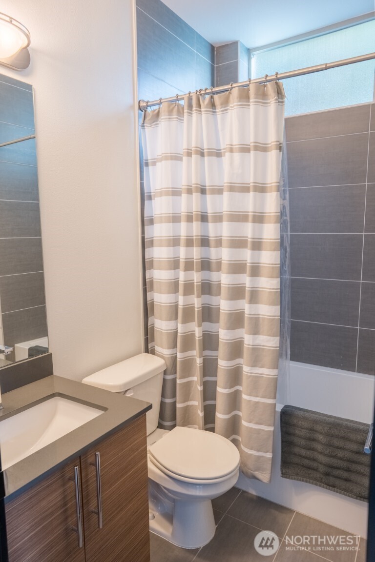 206 22nd Avenue, Unit A Seattle, WA 98122 - Photo 18 of 37