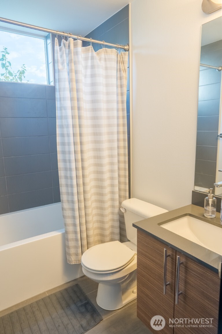 206 22nd Avenue, Unit A Seattle, WA 98122 - Photo 23 of 37