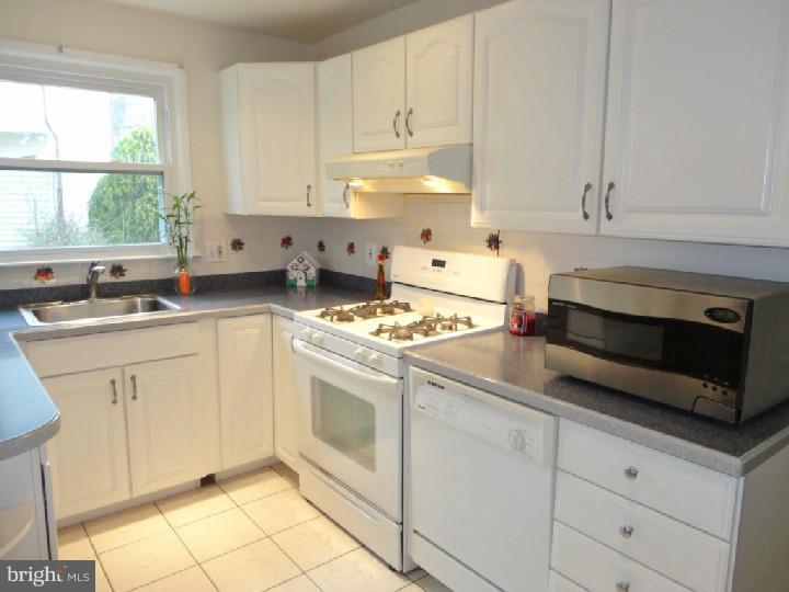 102 Green Ridge Road Voorhees, NJ 08043 - Photo 20 of 25 Kitchen