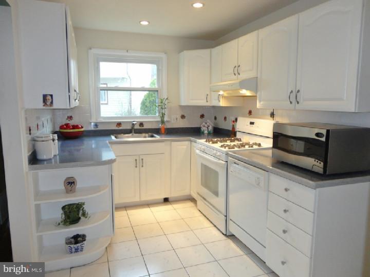 102 Green Ridge Road Voorhees, NJ 08043 - Photo 23 of 25 Kitchen