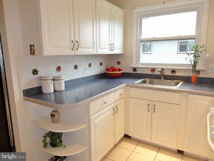102 Green Ridge Road Voorhees, NJ 08043 - Photo 4 of 25 Kitchen