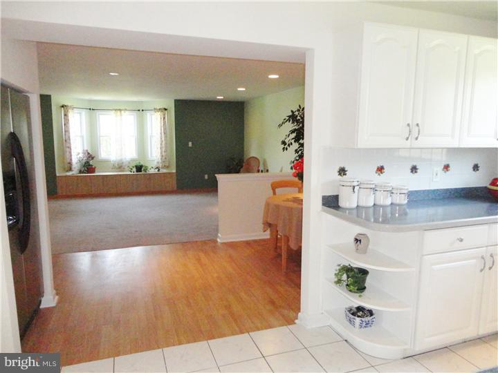 102 Green Ridge Road Voorhees, NJ 08043 - Photo 7 of 25 Kitchen