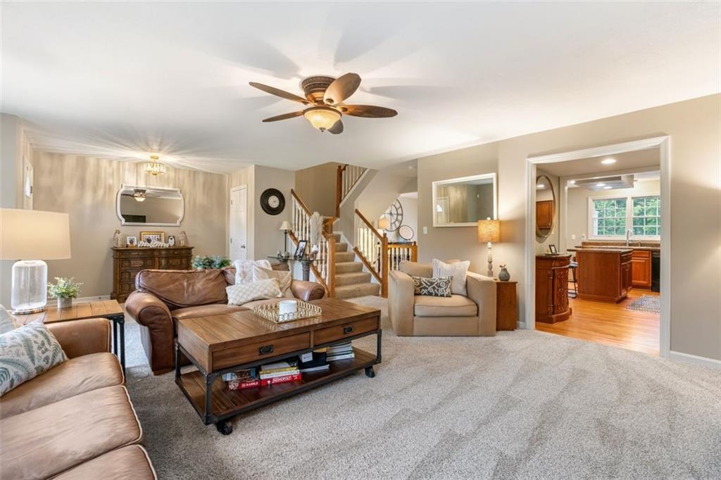 246 Overlook Court Coraopolis, PA 15108 - Photo 7 of 29 a living room with furniture