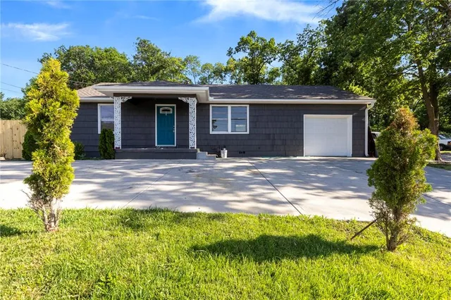 $220,000 | 4216 Merriam Drive, Overland Park, KS 66203