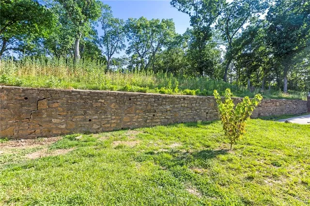 $220,000 | 4216 Merriam Drive, Overland Park, KS 66203