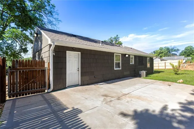 $210,000 | 4216 Merriam Drive, Overland Park, KS 66203