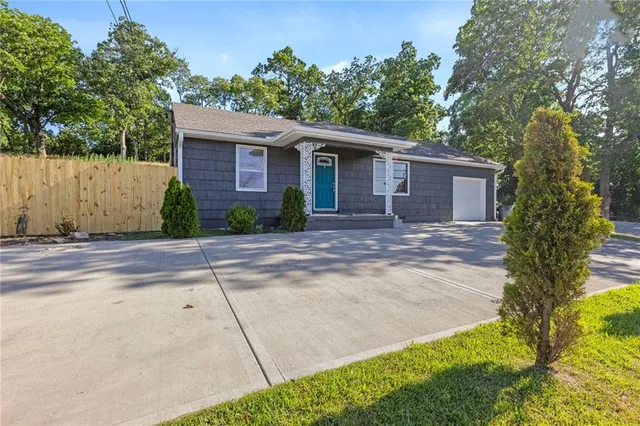 $220,000 | 4216 Merriam Drive, Overland Park, KS 66203