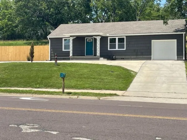 $210,000 | 4216 Merriam Drive, Overland Park, KS 66203