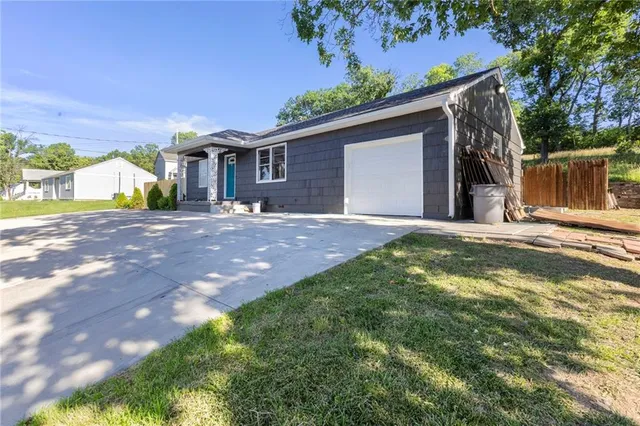 $220,000 | 4216 Merriam Drive, Overland Park, KS 66203