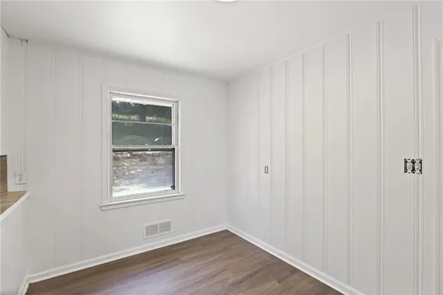 $210,000 | 4216 Merriam Drive, Overland Park, KS 66203