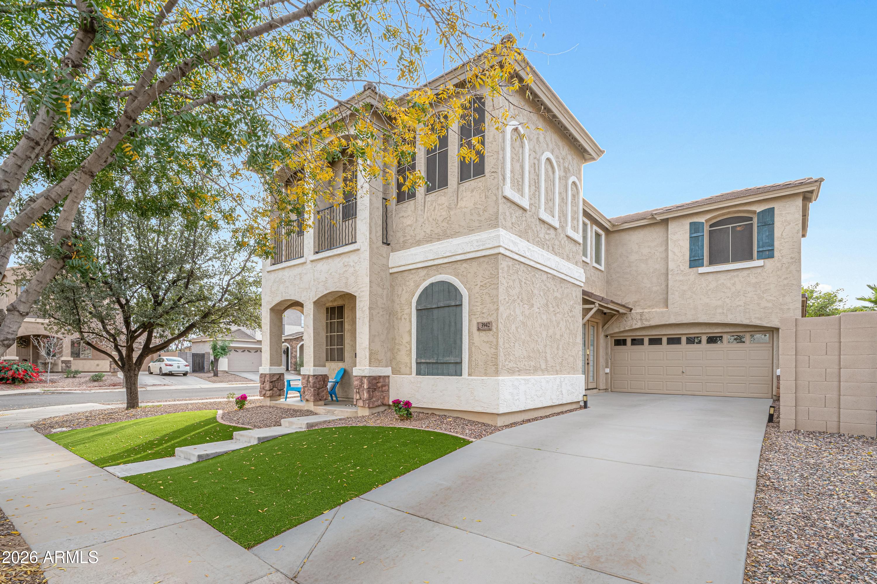 3942 South Mandarin Way Gilbert, AZ 85297 - Photo 26 of 32 a front view of a house with yard and green space