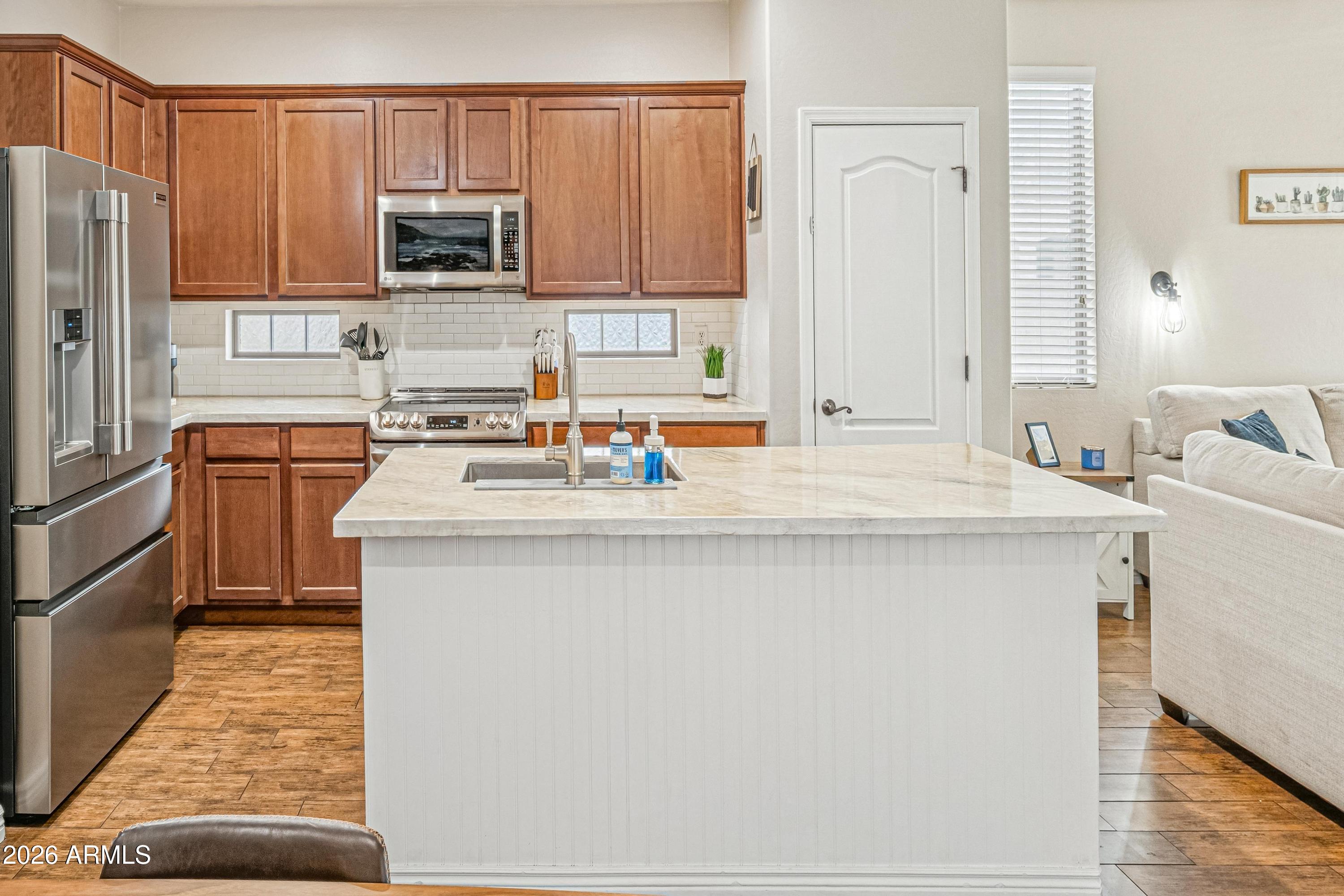 3942 South Mandarin Way Gilbert, AZ 85297 - Photo 7 of 32 Invoice 2026012601 - Daytime - Kitchen S