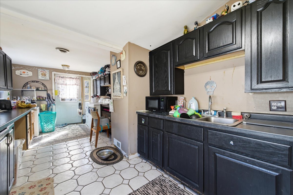 356 Home Street Sycamore, IL 60178 - Photo 5 of 12