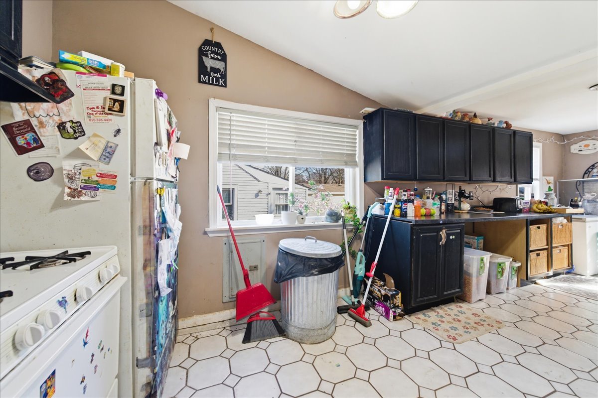 356 Home Street Sycamore, IL 60178 - Photo 6 of 12