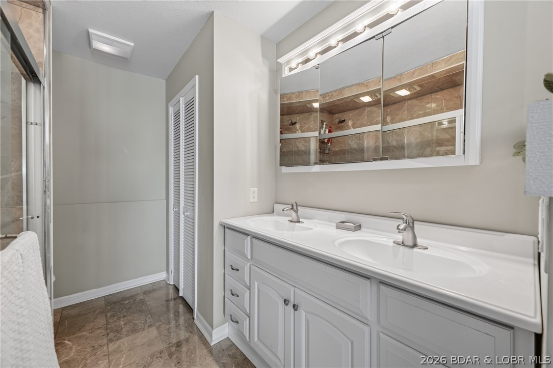 47 County Rd W-22S Lake Ozark, MO 65049 - Photo 31 of 68 Oversized Double vanity