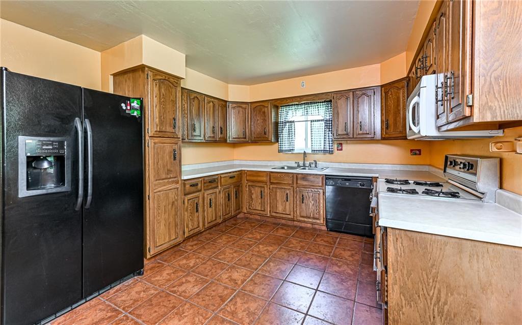184 Mt Pleasant Road Warrendale, PA 15086 - Photo 2 of 27