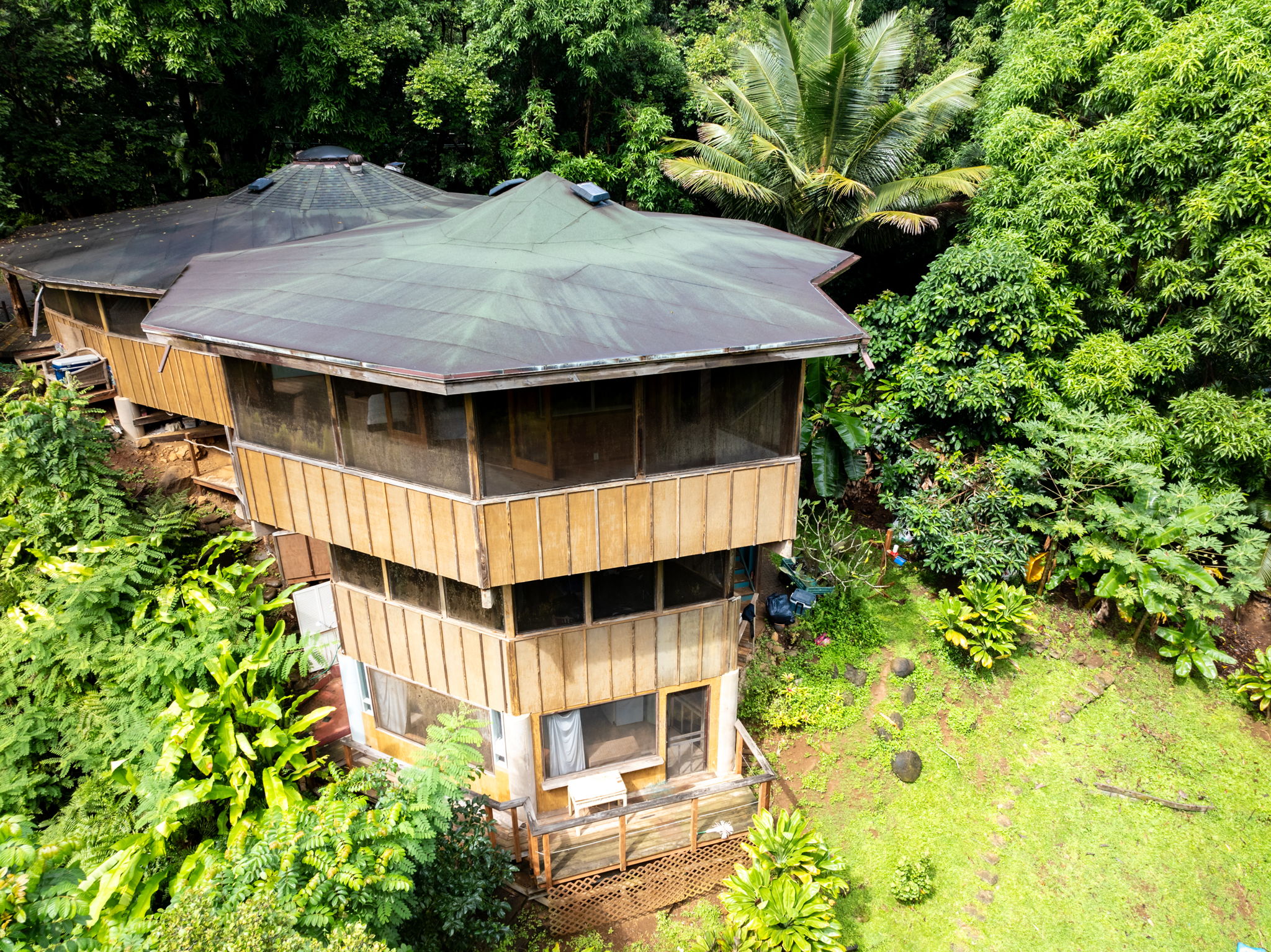 5051 Wainiha Powerhouse Road Hanalei, HI 96714 - Photo 1 of 28 front view of a house with a yard