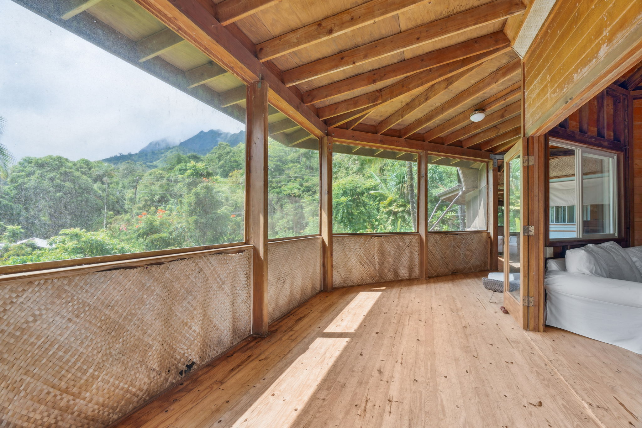 5051 Wainiha Powerhouse Road Hanalei, HI 96714 - Photo 13 of 28 a view of balcony with couch
