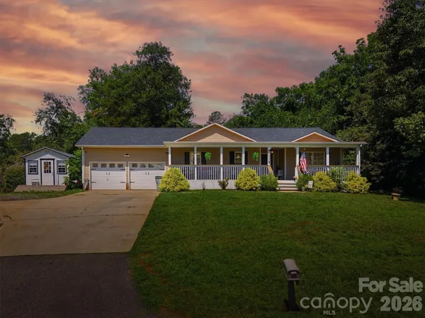 $314,900 | 1404 Castle Court, Lenoir, NC 28645