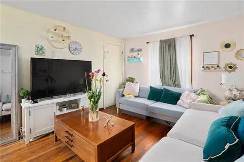 $649,900 | 370 Montgomery Avenue, Cranston, RI 02905